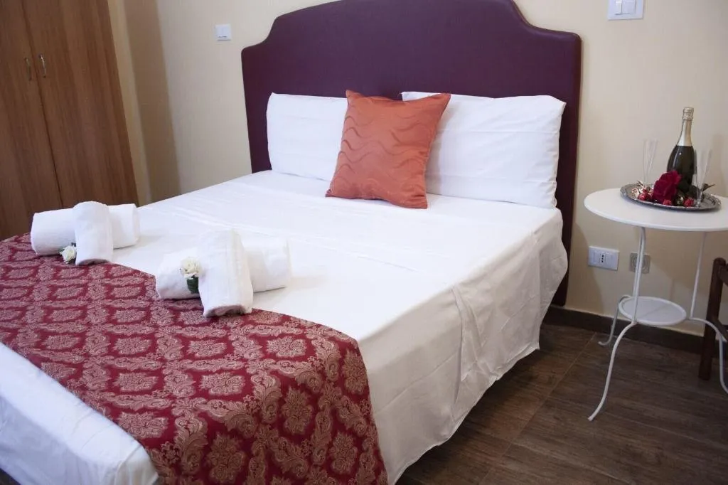 Room, Miss Suite, Naples