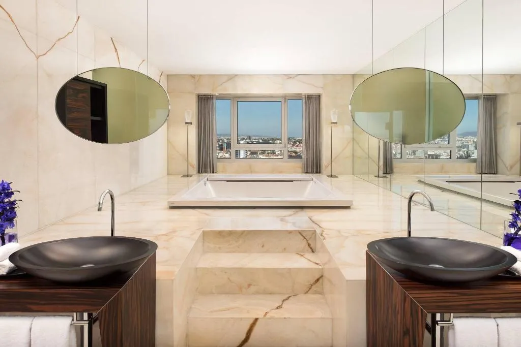 SUITE Presidential Room, Sheraton Lisboa Hotel & Spa, Lisbon