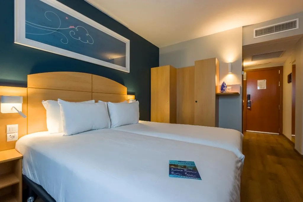 Room, Travelodge Madrid Alcala de Henares, Madrid