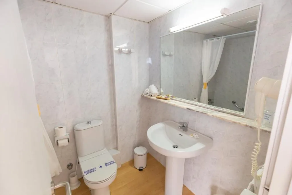 DOUBLE STANDARD Room, R2 Veronica, Majorca
