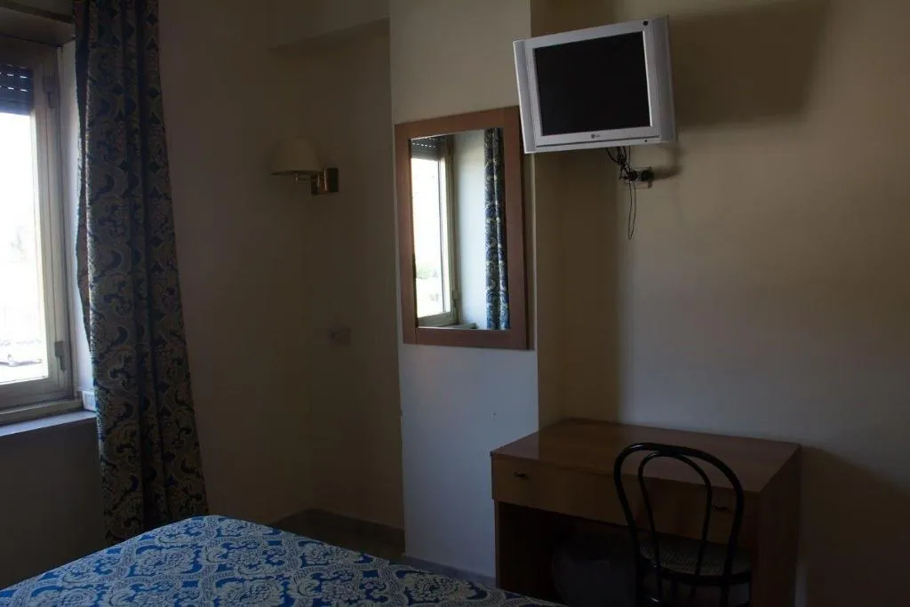 Room, Hotel Industrial, Rome