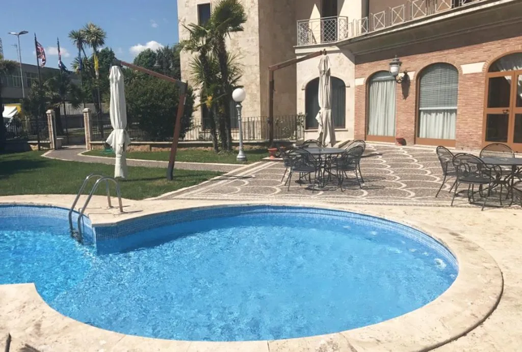 Pool, Park Imperatore Adriano, Rome