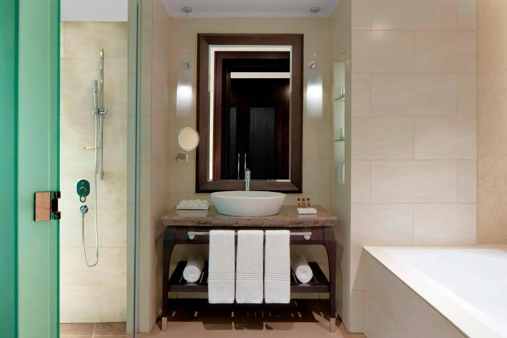 Room, Sheraton Sharjah Beach Resort & Spa, Dubai