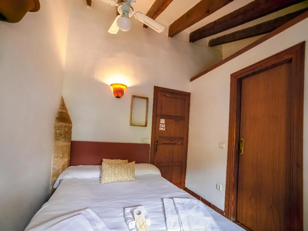 Double or Twin ECONOMY Room, Petit Hotel Hostatgeria La Victoria, Majorca