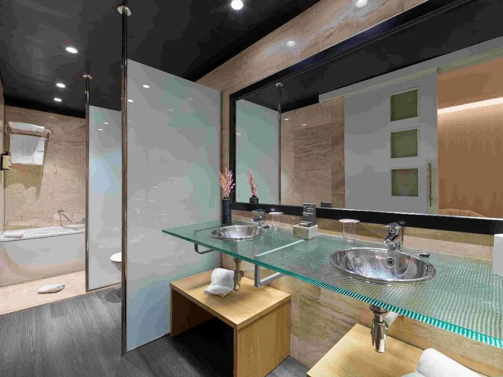 JUNIOR SUITE CAPACITY 1 Room, H10 Marina Barcelona, Barcelona