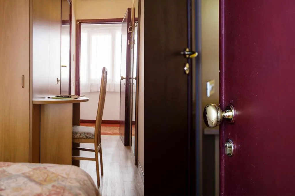 DOUBLE STANDARD Room, Aries, Milan