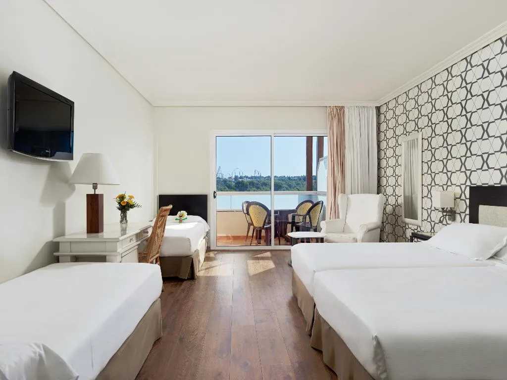 FAMILY ROOM STANDARD Room, H10 Salauris Palace, Costa Dorada
