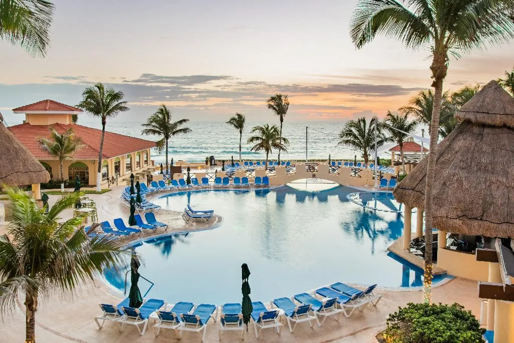 Pool, GR Solaris Cancun All Inclusive, Cancun Area