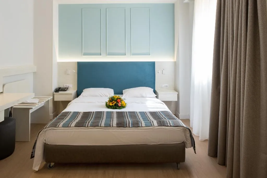 Room, Athens Cypria, Athens