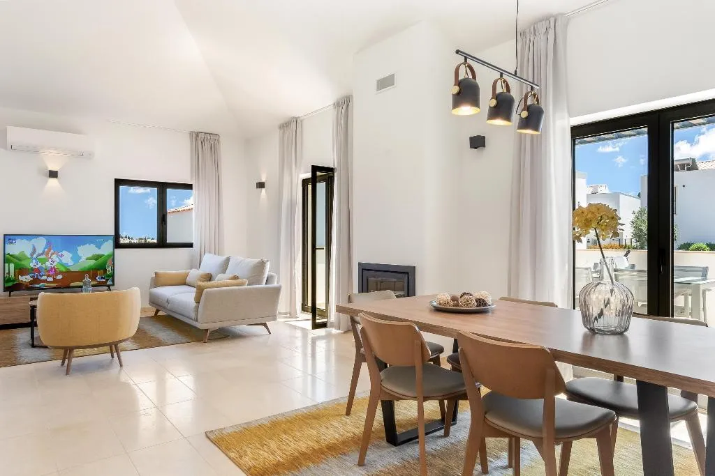 TOWNHOME THREE BEDROOMS Room, Carvoeiro Gardens, Algarve