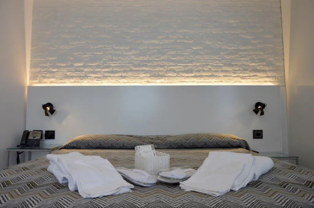 FAMILY ROOM TWO DOUBLE BEDS Room, Relais Piazza del Plebiscito, Naples
