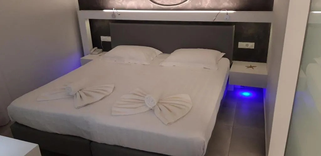 Room, Niriides Hotel, Crete