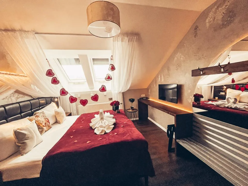 DOUBLE DELUXE KING BED Room, Alfons Boutique Hotel, Prague