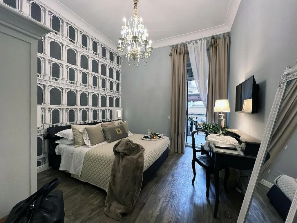 Room, Domus Deorum Deluxe, Naples