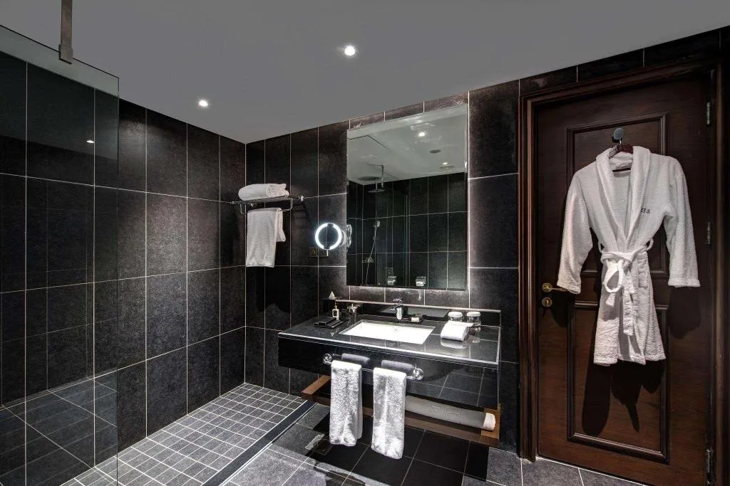 Room, Dukes The Palm Dubai Hotel, Dubai