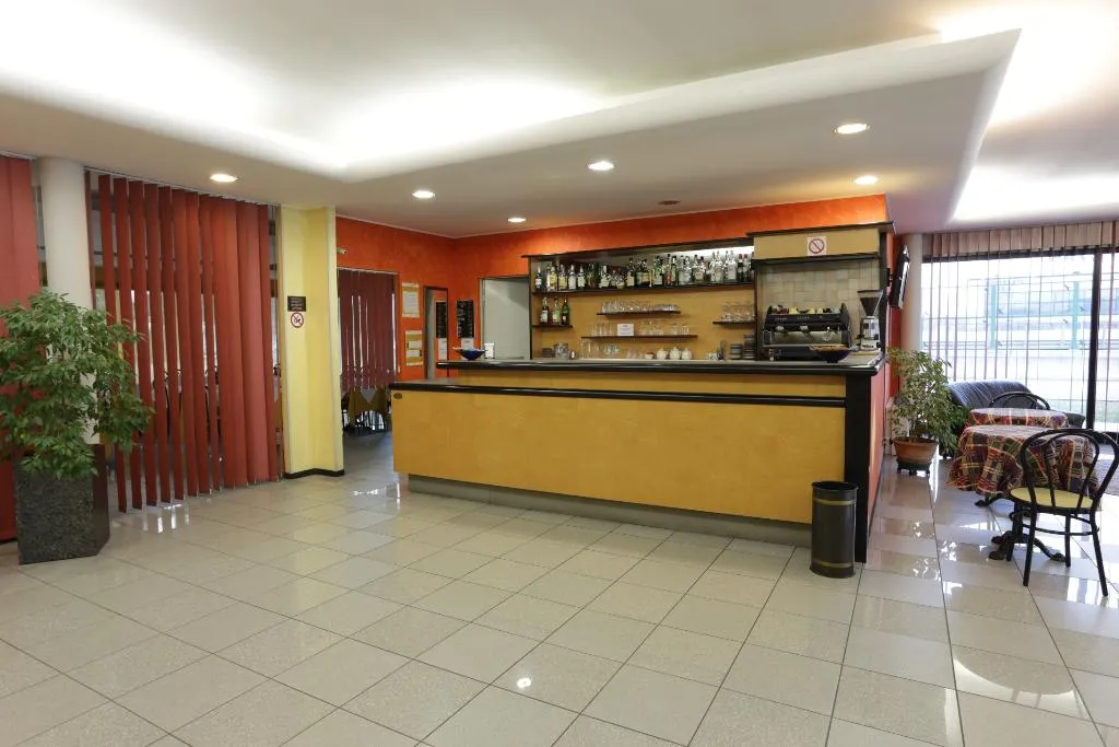 Bar, Art & Hotel Treviolo, Milan