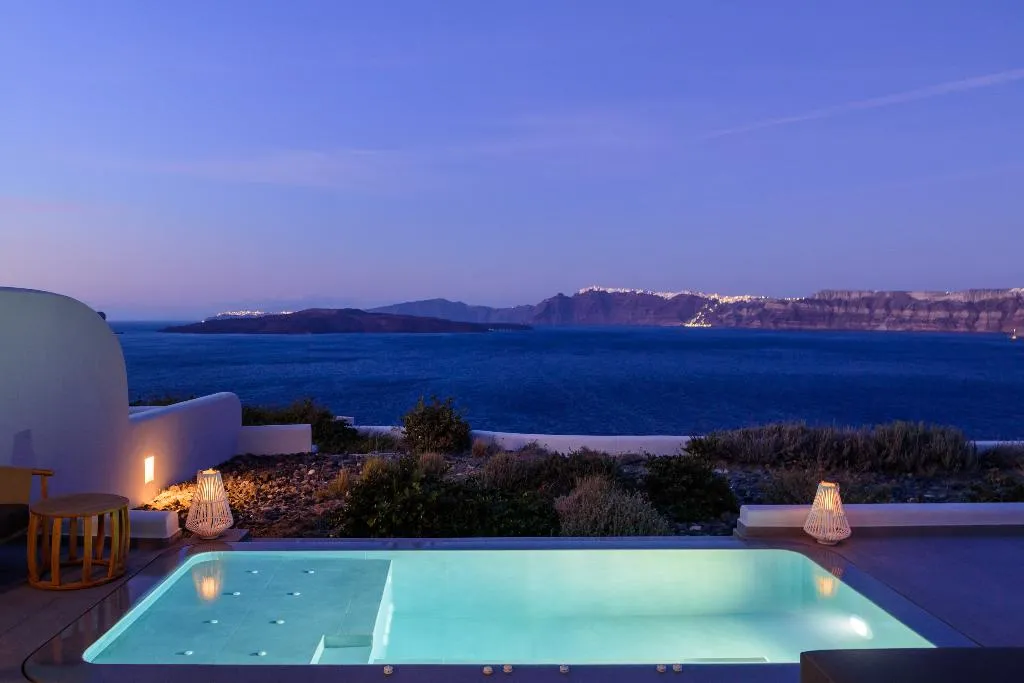 SUITE DELUXE WITH PRIVATE POOL Room, Neptune Luxury Spa Suites, Santorini