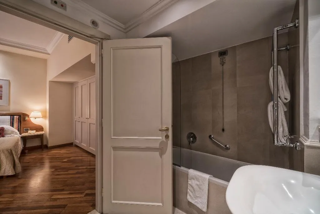 Double or Twin STANDARD Room, B&B Hotel Firenze Laurus Al Duomo, Florence