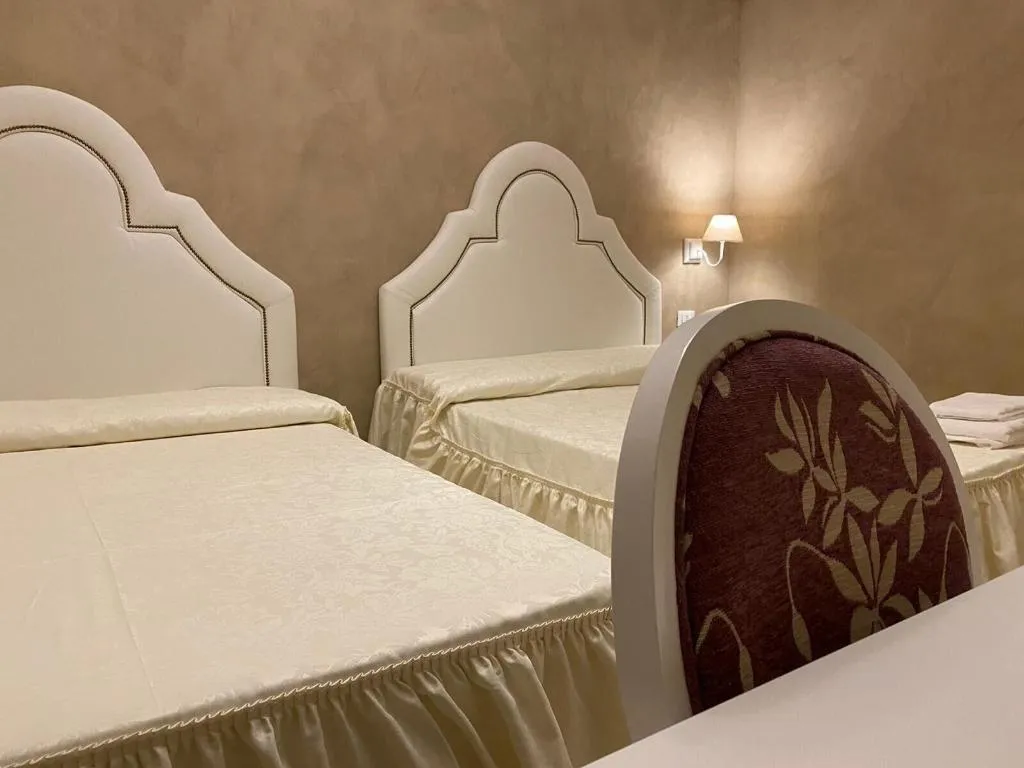 Room, Boutique Hotel Calais Milano, Milan