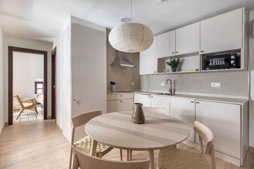 APARTMENT CAPACITY 7 THREE BEDROOMS Room, Libere Malaga la Merced, Costa Del Sol