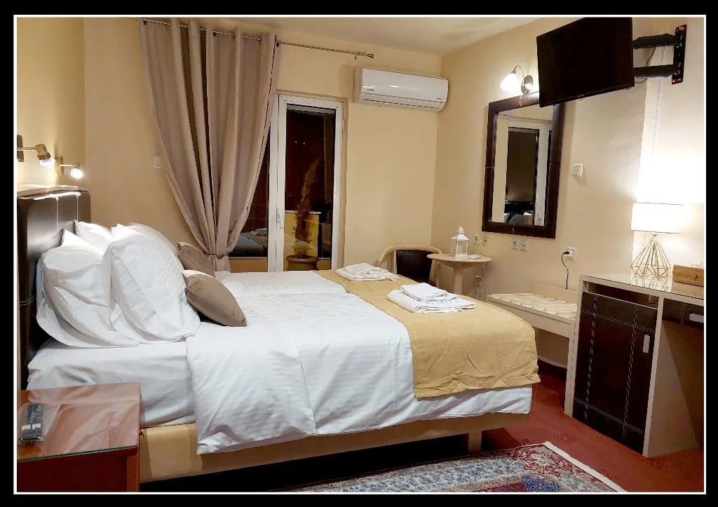 TRIPLE STANDARD Room, Lakonia, Athens