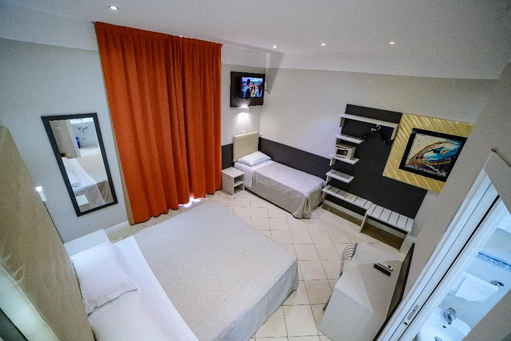 TRIPLE BASIC Room, Hotel Demó, Milan