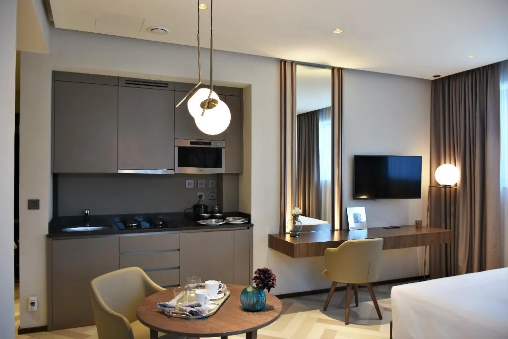 STUDIO KING SIZE BED Room, Millennium Place Barsha Heights Hotel Apartments, Dubai