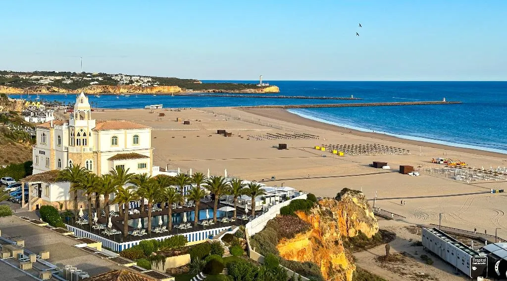 QUADRUPLE SUPERIOR SEA VIEW Room, Avenida Praia, Algarve