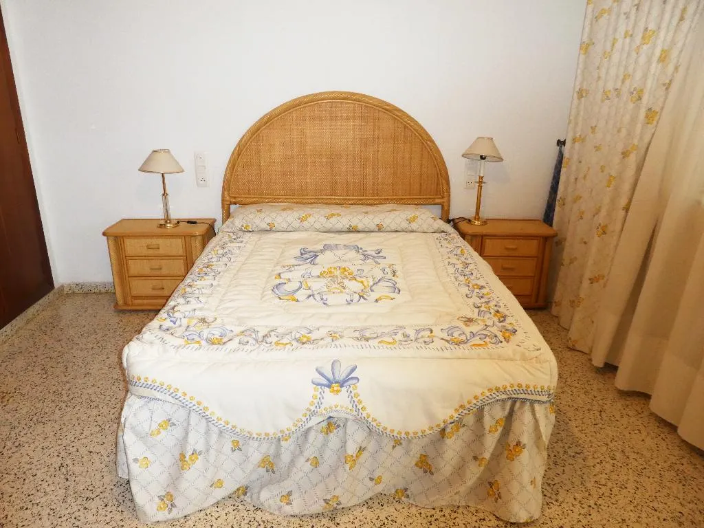 APARTMENT CAPACITY 8 THREE BEDROOMS Room, Apartamentos Gandía Primera Línea de Playa 3000, Valencia