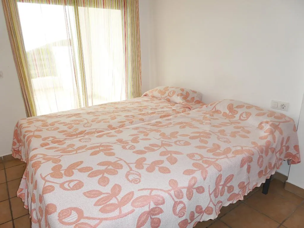 APARTMENT CAPACITY 6 TWO BEDROOMS Room, Apartamentos Font Nova 3000, Valencia