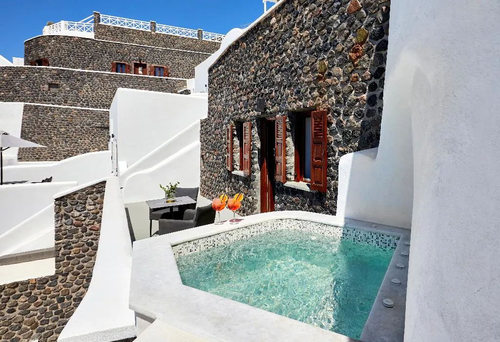 SUITE WITH JACUZZI Room, Petit Palace, Santorini