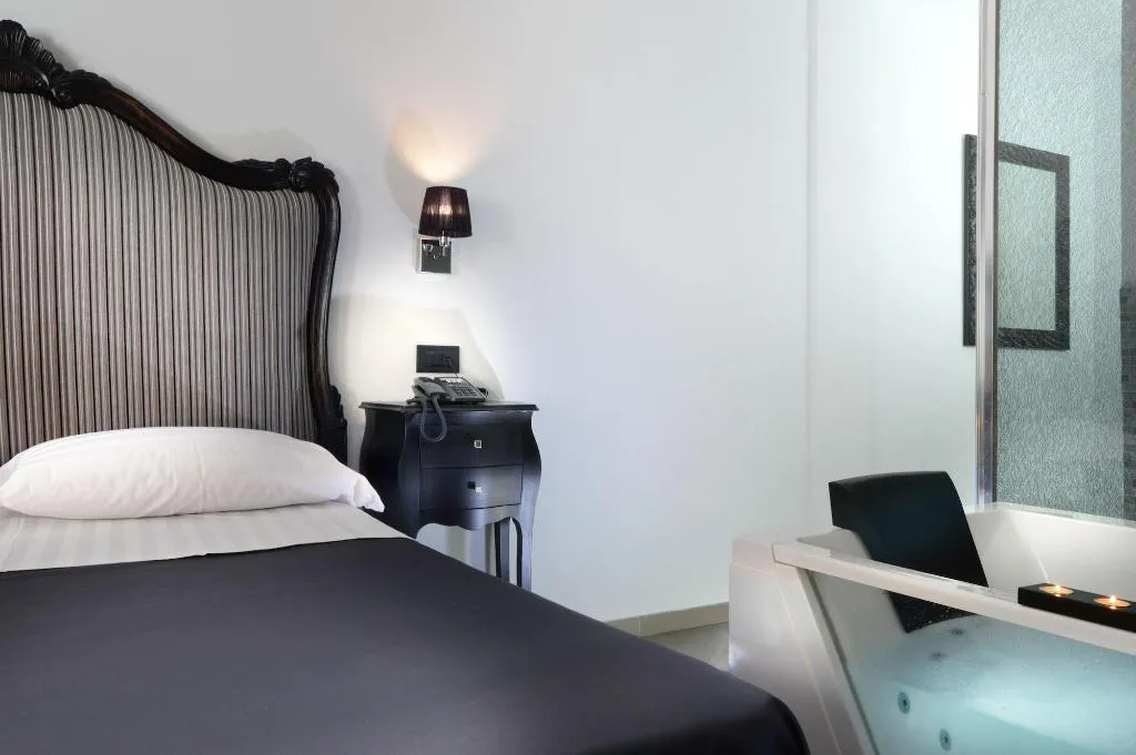 Room, Barbarella Suite, Naples