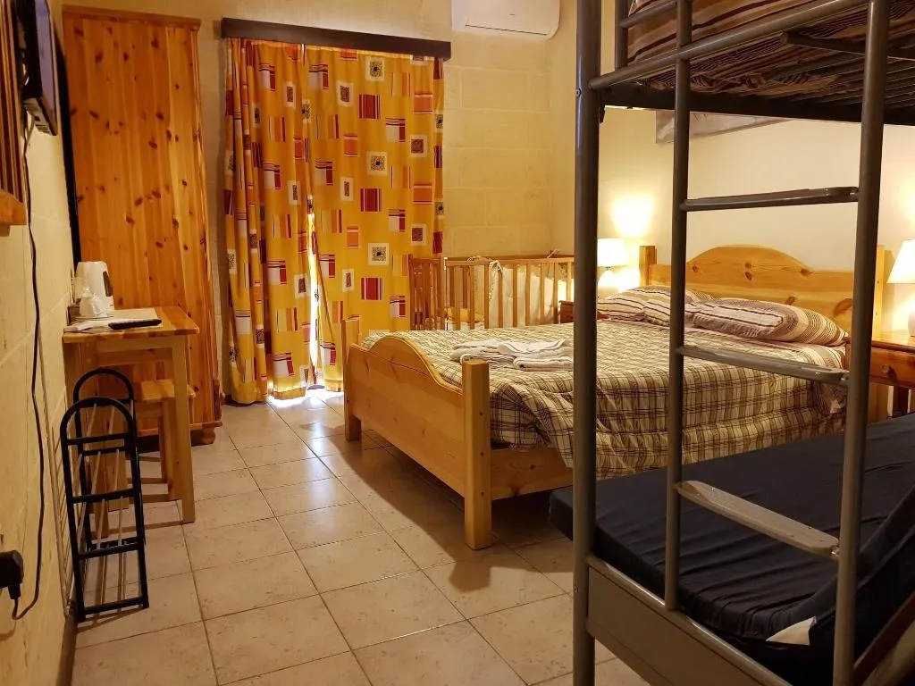 Room, Grotto's Paradise B&B, Gozo