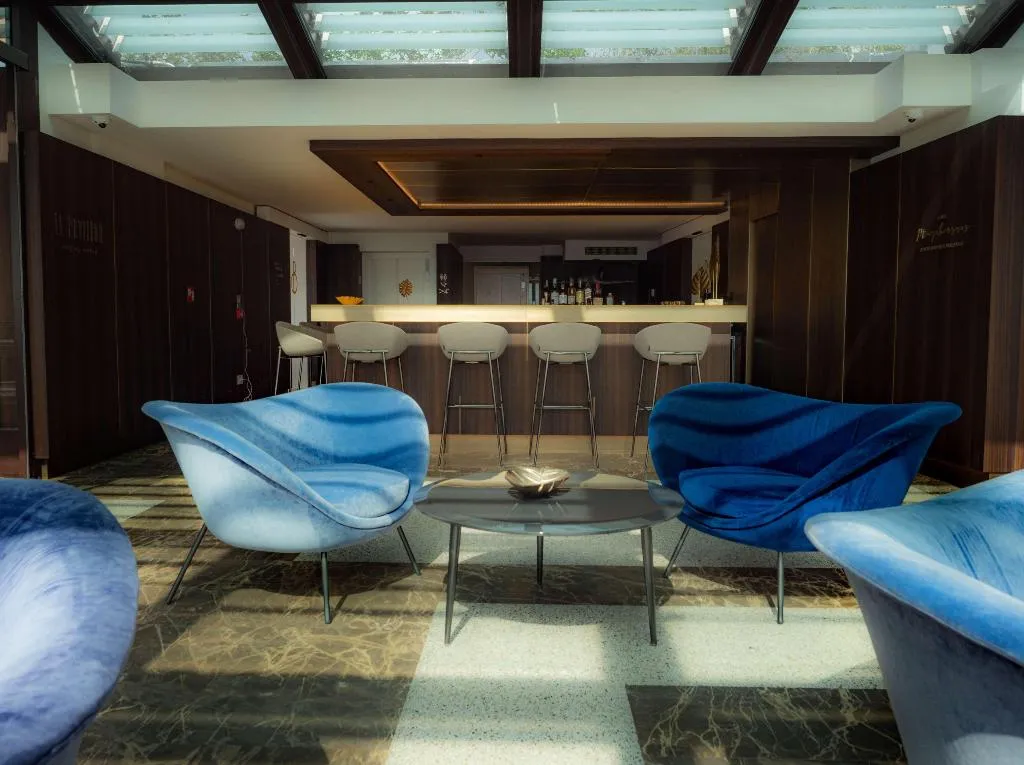 Bar, de Bonart Naples-Curio Collection by Hilton, Naples