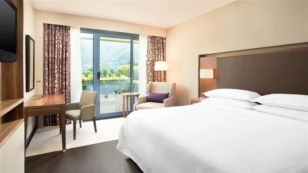 Room, Sheraton Lake Como, Milan