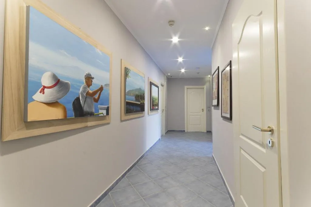 Lobby, Soleluna, Naples