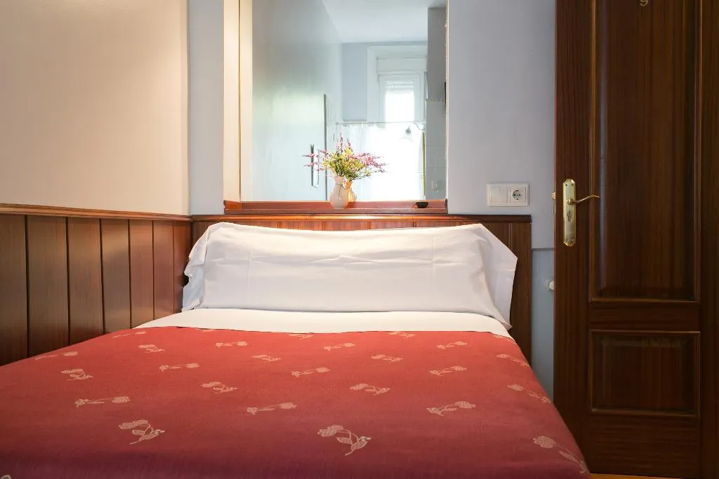 SINGLE WITH SHARED BATHROOM Room, La Vera, Madrid