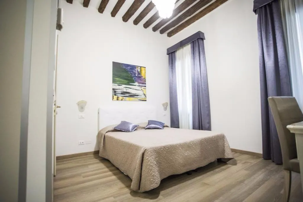 Room, Ca Lucrezia, Venice