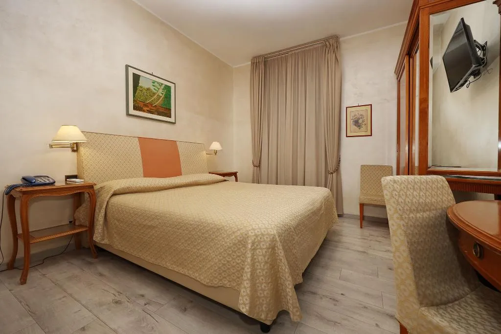 Double or Twin STANDARD Room, Rimini Hotel, Rome