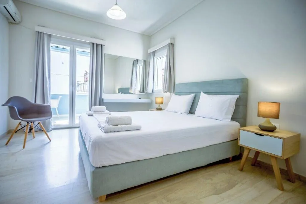 Room, Blue Horizon Studios, Zante