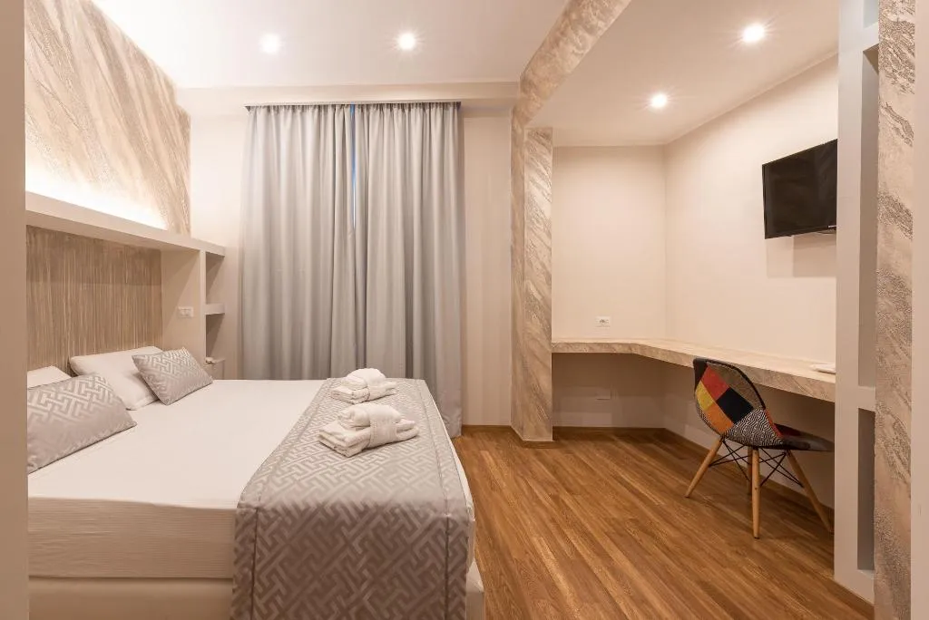 Room, Top Floor Colosseo, Naples