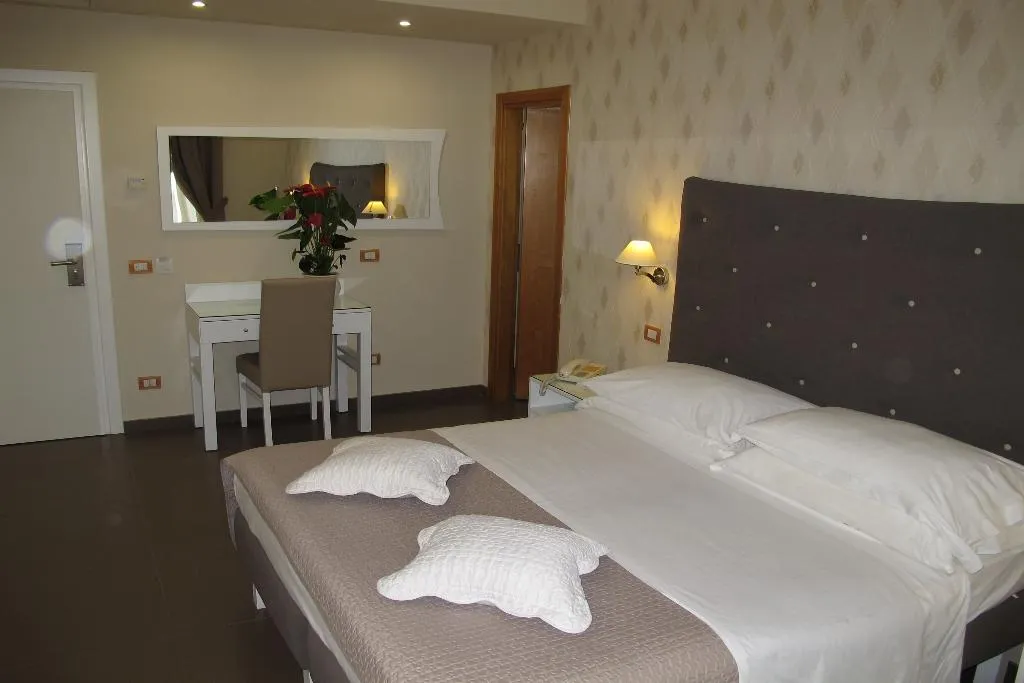 TWIN STANDARD Room, Club Sorrento, Naples