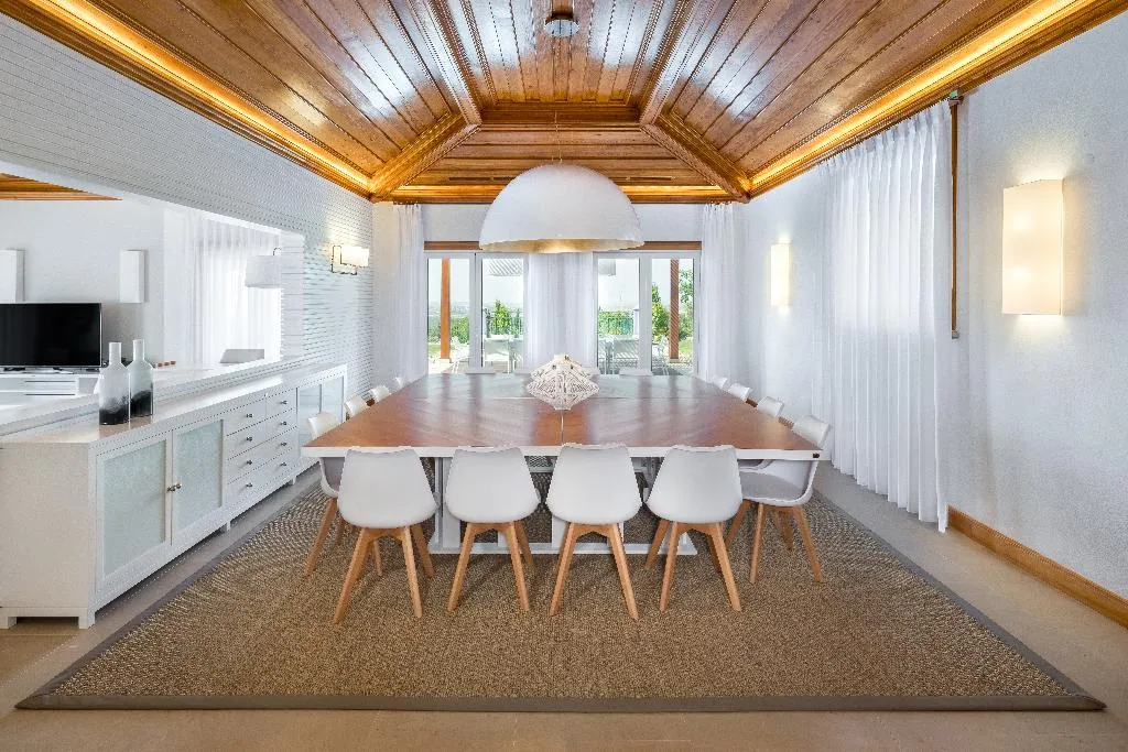 VILLA SEVEN BEDROOMS WITH PRIVATE POOL Room, Shantivillas, Algarve