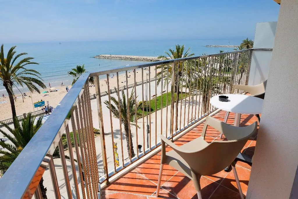 Room, Subur, Costa Brava