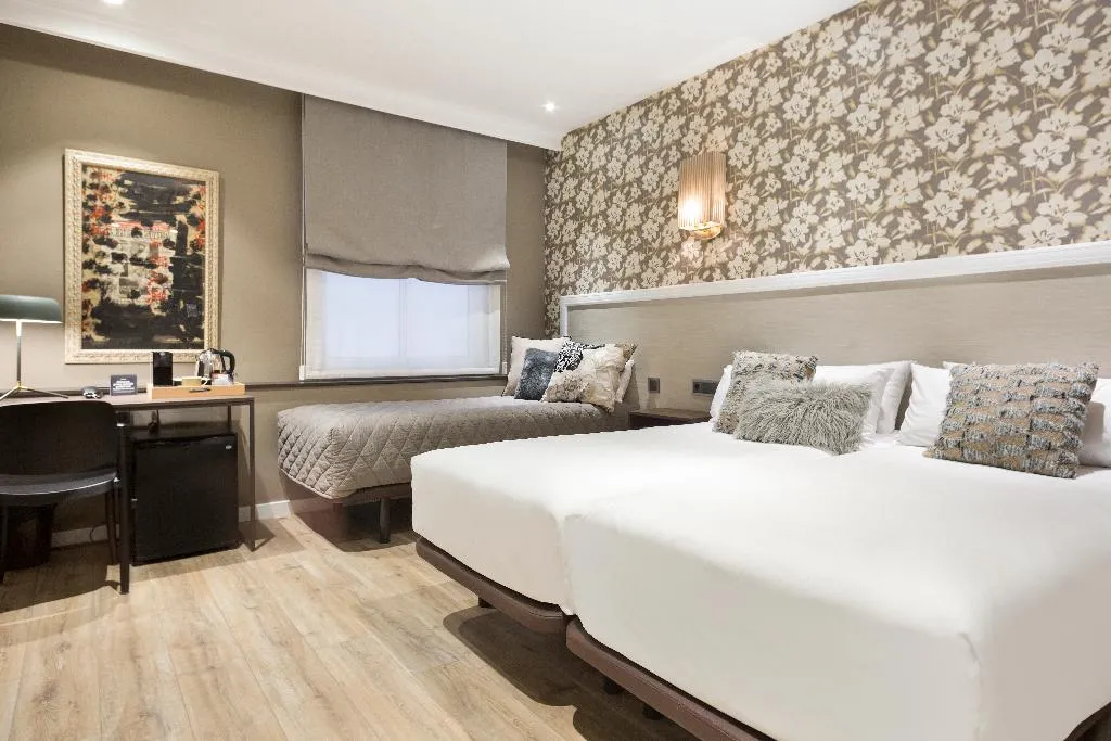 TRIPLE SUPERIOR Room, Acta Splendid, Barcelona