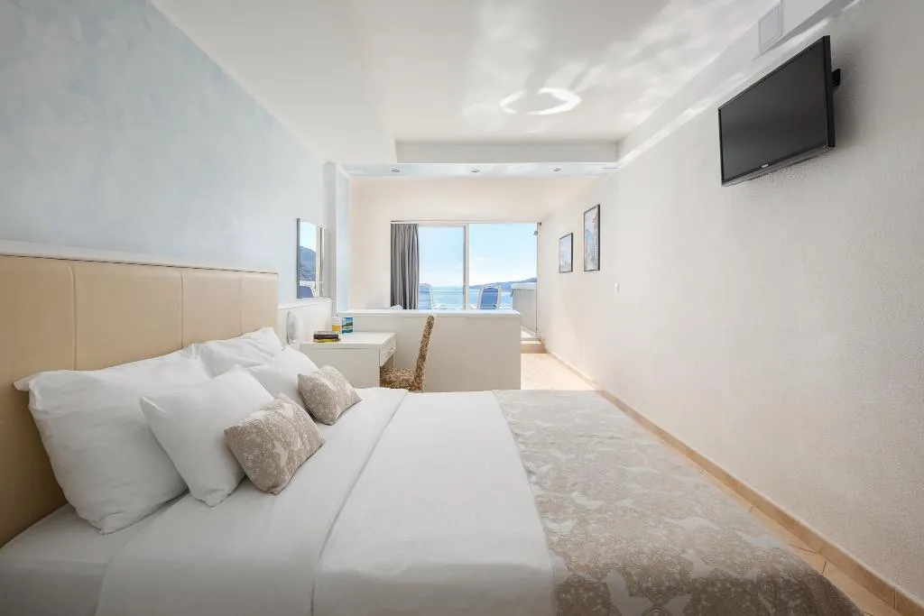 DOUBLE WITH BALCONY Room, MASLINICA Mimosa Lido Palace Hotel, Istria