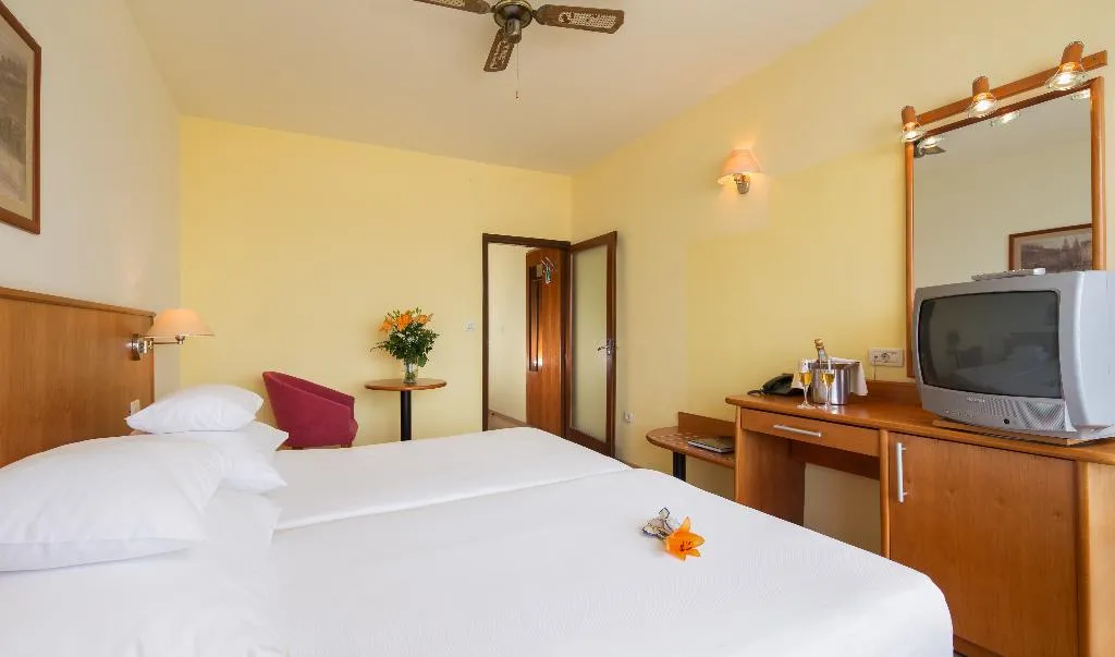 Double or Twin STANDARD Room, Hotel Zora, Split
