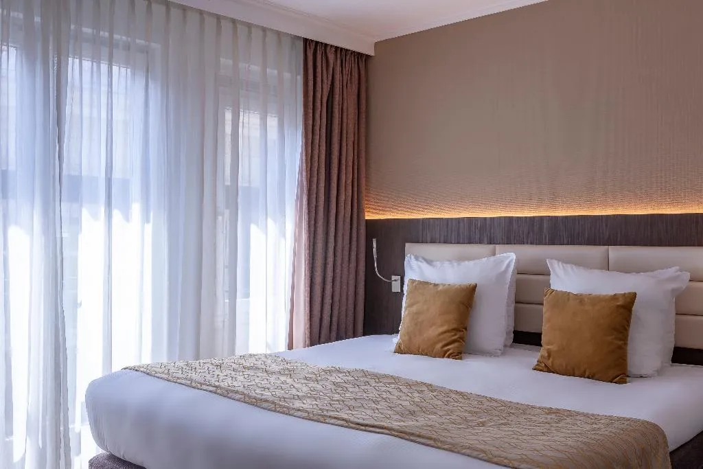 DOUBLE STANDARD Room, Avenue, Amsterdam