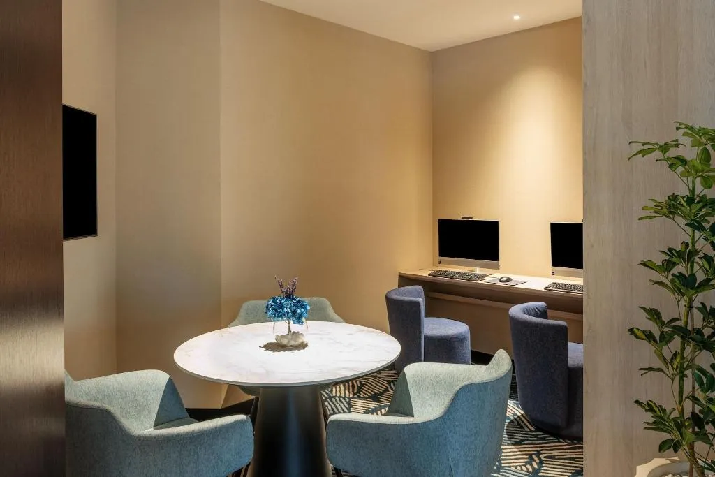 TWIN CLUB Room, Sheraton Dubai Mall of the Emirates Hotel, Dubai