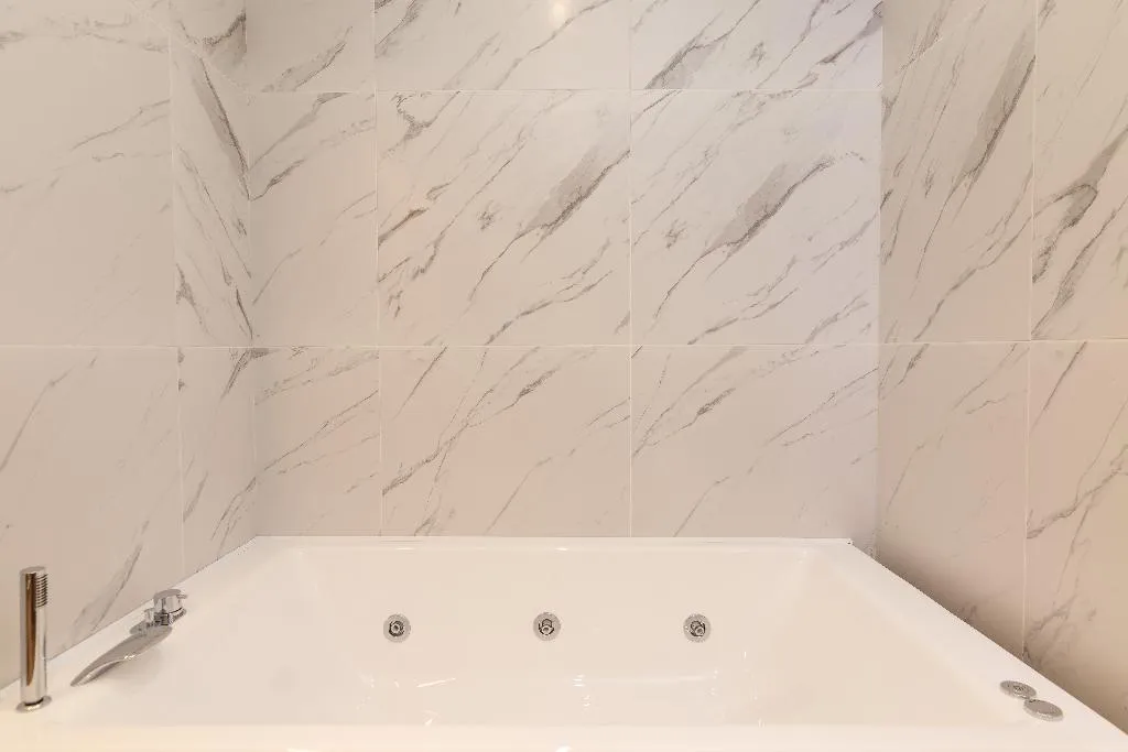 SUITE KING BED WITH JACUZZI Room, Dunlin Hotel, Athens
